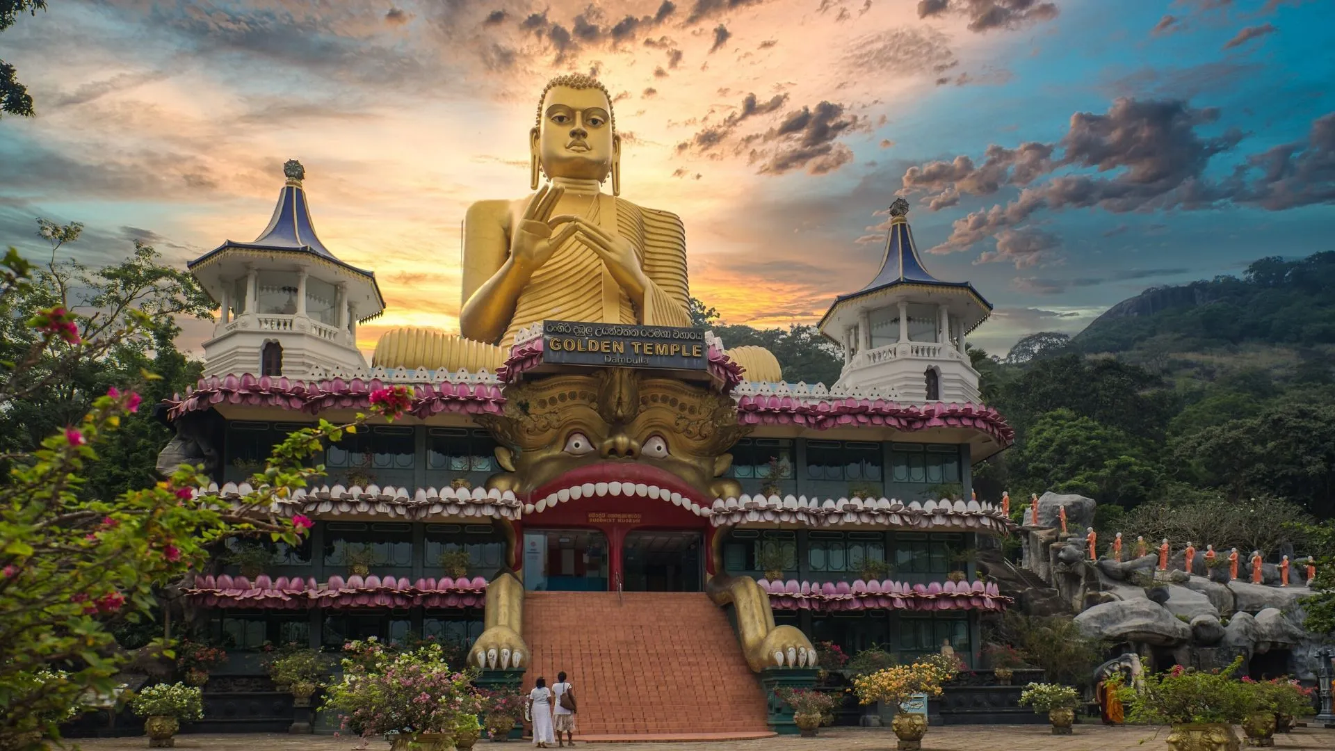 Golden Buddha Statue Dambulla - Ride Lanka Cabs